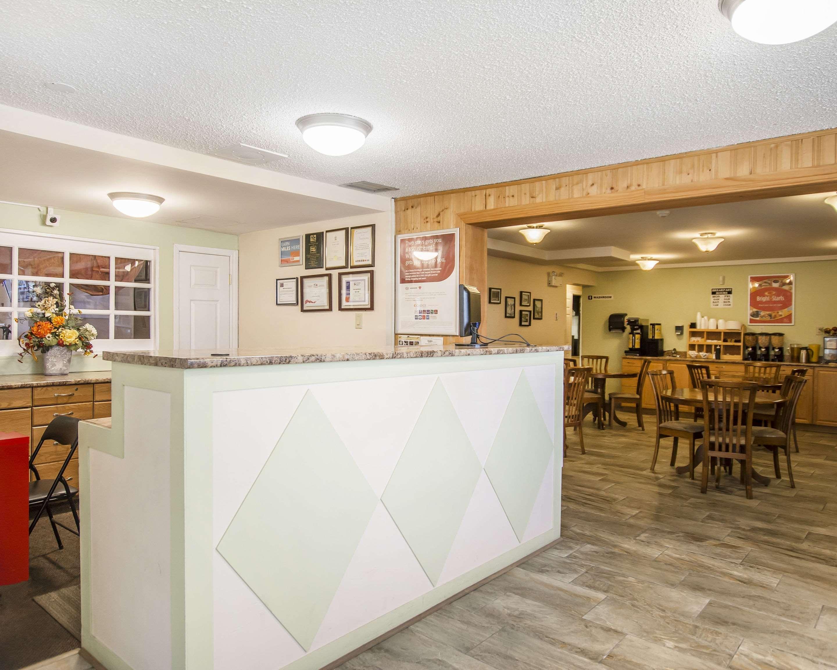 Econo Lodge Miramichi Exterior photo