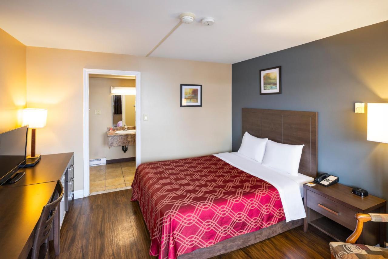 Econo Lodge Miramichi Exterior photo