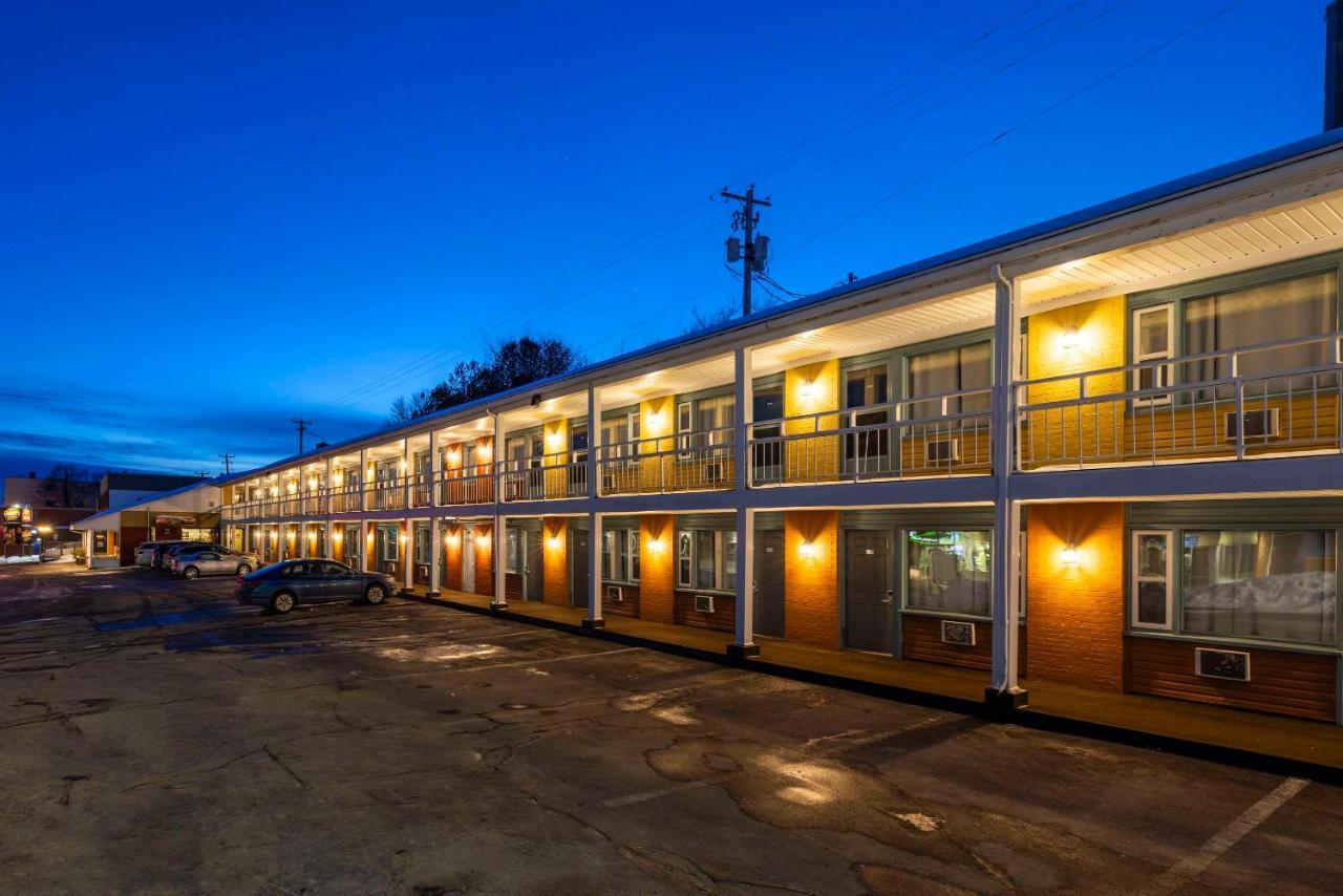 Econo Lodge Miramichi Exterior photo